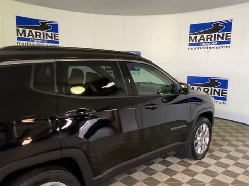 Used 2022 Jeep Compass Latitude AWD/4WD image 2