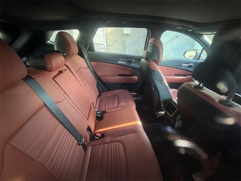 Used 2023 Kia Sportage SX image 4