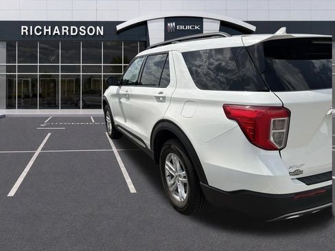 Used 2024 Ford Explorer XLT w/ Equipment Group 202A AWD/4WD image 8