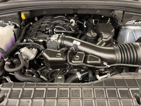 New 2025 Jeep Grand Cherokee Limited w/ Luxury Tech Group II AWD/4WD image 22