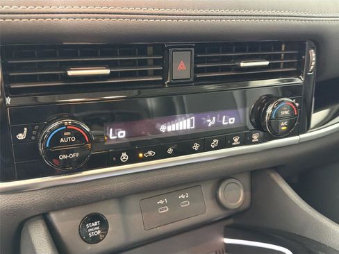 Used 2024 Nissan Rogue SL FWD image 16