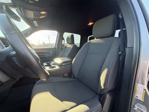 Used 2024 RAM 2500 Big Horn w/ Sport Appearance Package image 9