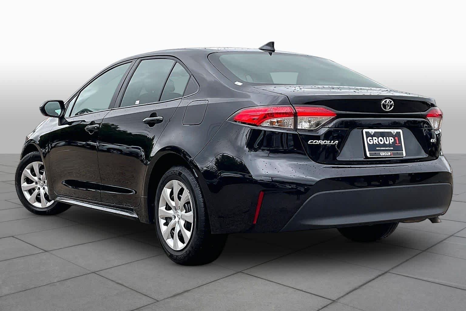 Used 2025 Toyota Corolla LE FWD image 12