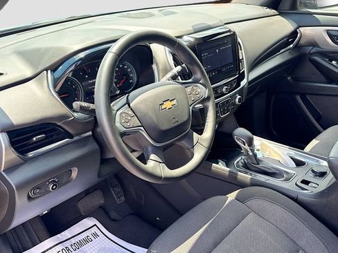 Used 2023 Chevrolet Traverse LT FWD image 9