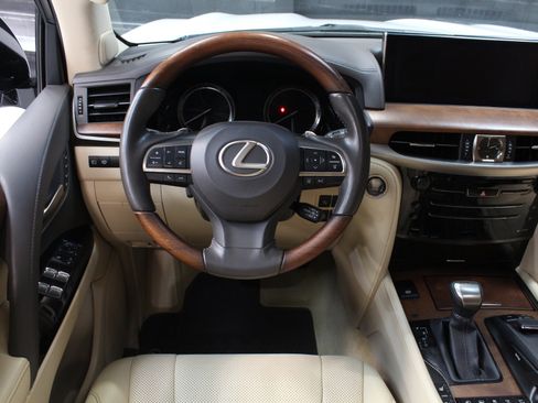 Used 2021 Lexus LX 570 4WD w/ Luxury Package image 54