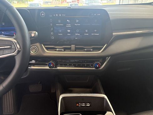 Used 2025 Chevrolet Equinox LT w/ Convenience Package II image 18