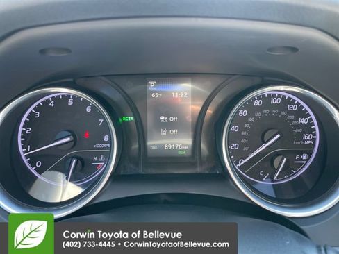 Used 2019 Toyota Camry SE w/ Convenience Package FWD image 9