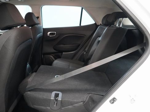 Used 2021 Hyundai Venue image 25