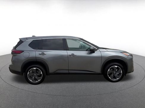 Used 2025 Nissan Rogue SV image 16