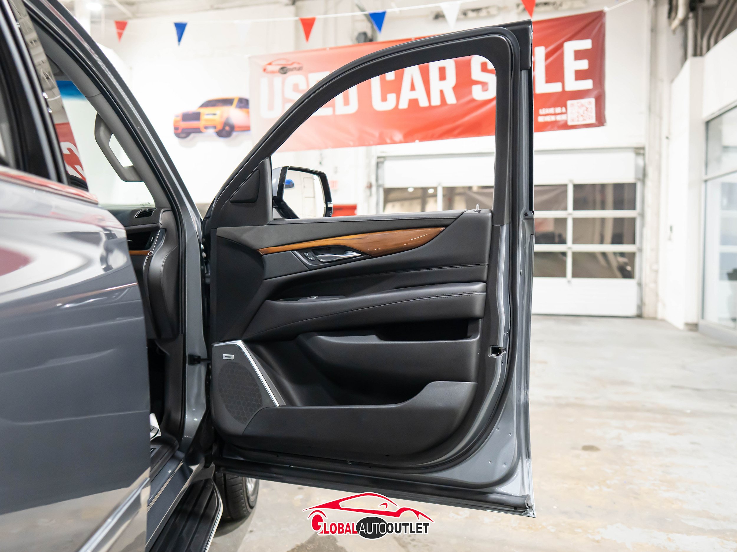 Used 2019 Cadillac Escalade ESV Luxury AWD/4WD image 42