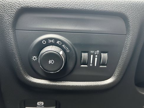 Used 2022 Jeep Grand Cherokee L Limited image 14