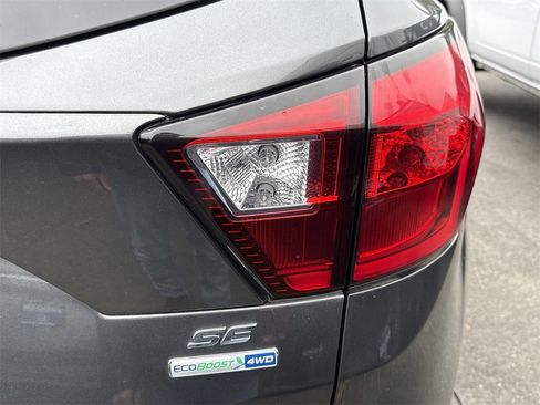 Used 2019 Ford Escape SE image 6