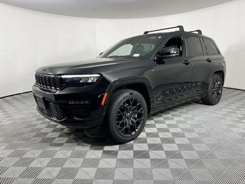 Used 2024 Jeep Grand Cherokee Summit image 3