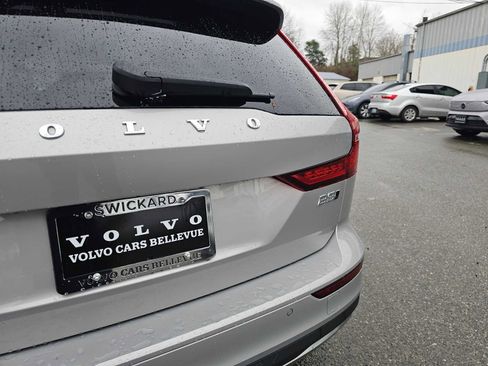 Certified 2025 Volvo V60 B5 Cross Country Plus AWD/4WD image 17