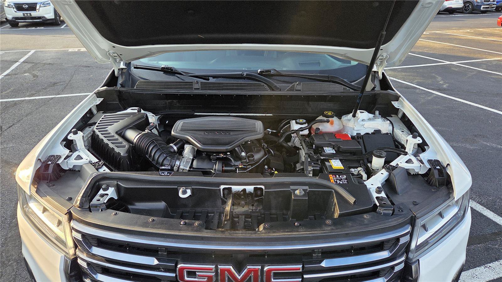 Used 2023 GMC Acadia AT4 w/ Technology Package AWD/4WD image 10