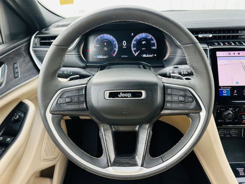 Used 2023 Jeep Grand Cherokee Limited w/ Luxury Tech Group II image 20