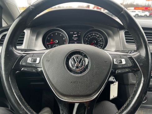 Used 2016 Volkswagen Golf S image 15