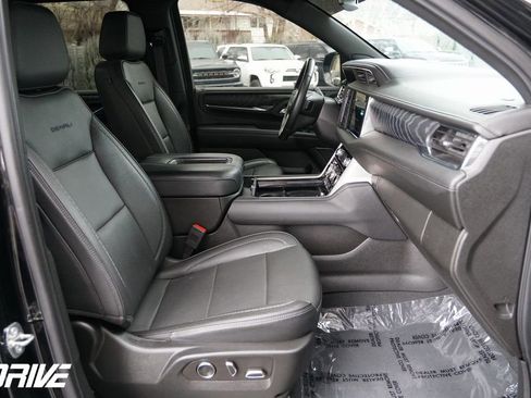 Used 2023 GMC Yukon XL Denali image 46