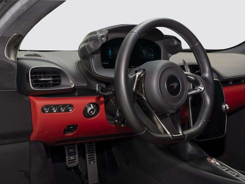 Used 2023 McLaren Artura RWD image 21