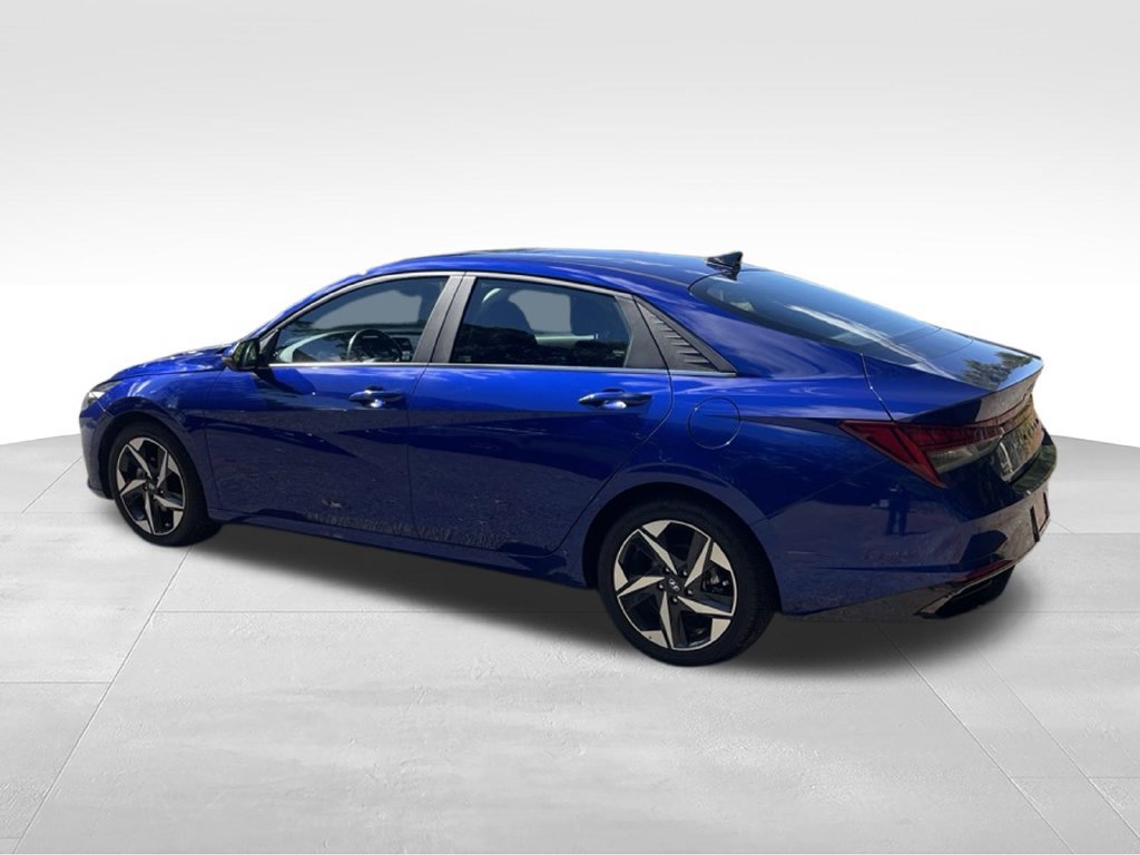 Used 2022 Hyundai Elantra Limited FWD image 3
