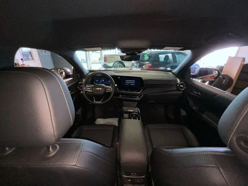 Used 2025 Chevrolet Equinox LT w/ Convenience Package II image 14