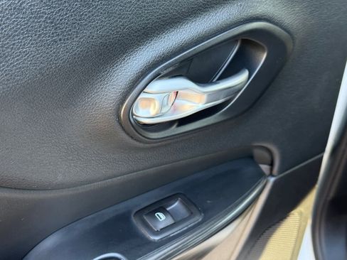 Used 2016 Jeep Cherokee Trailhawk w/ Comfort/Convenience Group image 17