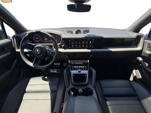 Used 2025 Porsche Cayenne S w/ Premium Package Plus AWD/4WD image 12
