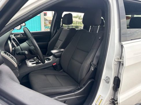 Used 2018 Jeep Grand Cherokee Laredo AWD/4WD image 9