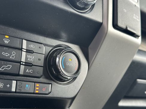 Used 2020 Ford F150 Lariat w/ Trailer Tow Package image 3