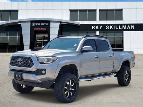 Used 2019 Toyota Tacoma TRD Sport w/ TRD Premium Sport Package AWD/4WD image 3