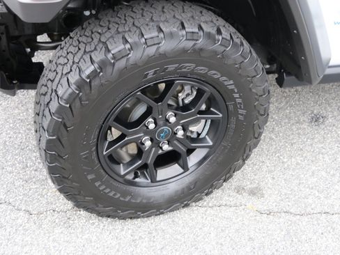 Used 2024 Jeep Wrangler Unlimited image 12