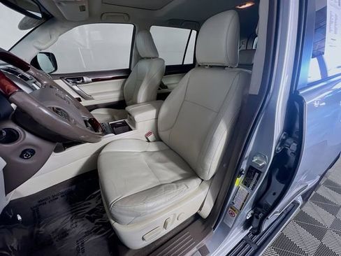 Used 2018 Lexus GX 460 Premium w/ Premium Package image 10