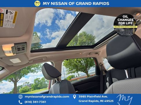 Used 2024 Nissan Rogue SV w/ SV Premium Package AWD/4WD image 23