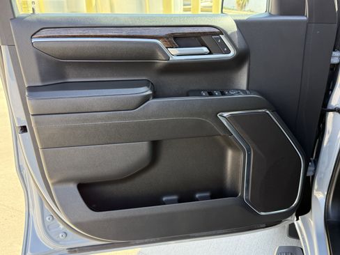 Used 2024 GMC Sierra 1500 Elevation w/ LPO, Elevation Black Package image 17