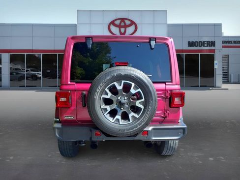 Used 2024 Jeep Wrangler Unlimited Sahara w/ Technology Group AWD/4WD image 4