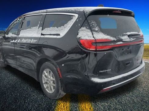Certified 2024 Chrysler Pacifica Touring-L image 2