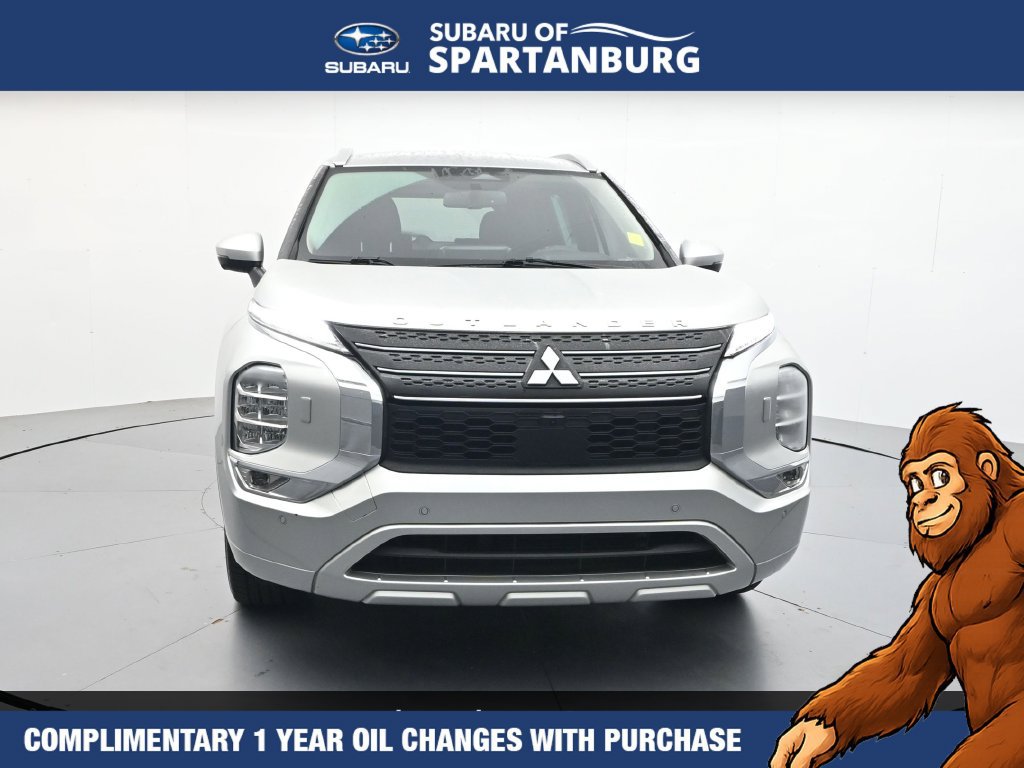 Used 2023 Mitsubishi Outlander SEL AWD/4WD image 2