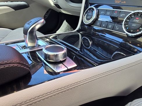 Used 2020 Mercedes-Benz SL 550 image 23