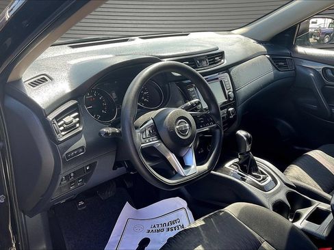 Used 2020 Nissan Rogue S FWD image 17