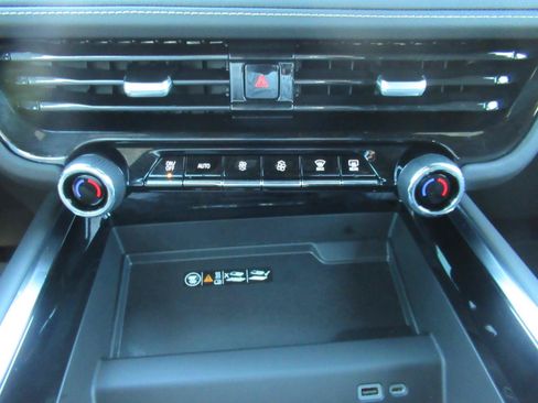 Used 2025 Chevrolet Tahoe Premier w/ Sun And Tow Package AWD/4WD image 29