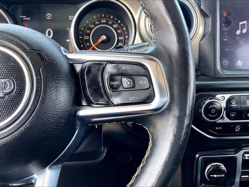 Used 2018 Jeep Wrangler Unlimited Sahara AWD/4WD image 24