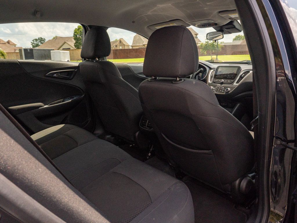 Used 2025 Chevrolet Malibu LT FWD image 17