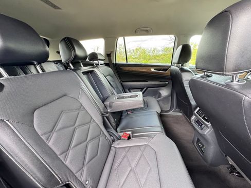 Used 2024 Volkswagen Atlas SE AWD/4WD image 28