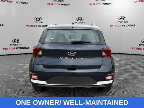 Used 2023 Hyundai Venue Limited FWD image 4