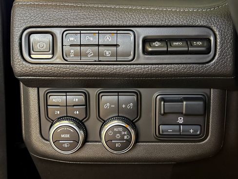 Used 2023 GMC Yukon XL Denali w/ Max Trailering Package AWD/4WD image 19