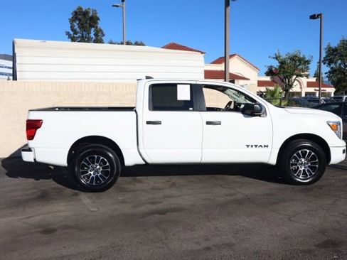 Certified 2022 Nissan Titan SV image 3