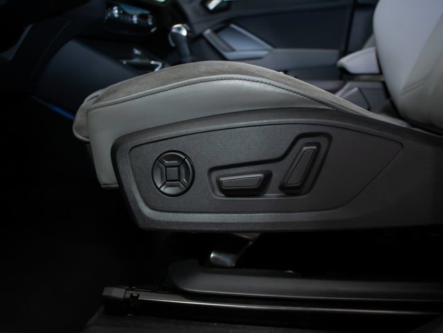 Used 2022 Audi Q3 2.0T Premium Plus w/ Premium Plus Package AWD/4WD image 15