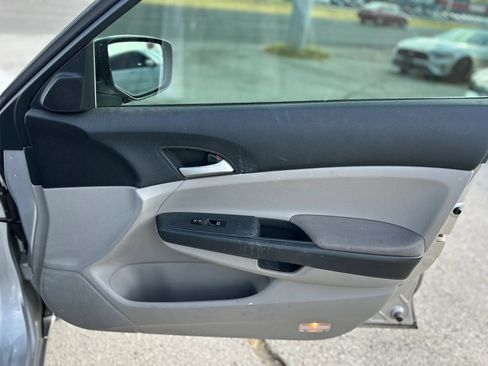 Used 2011 Honda Accord LX-P image 21
