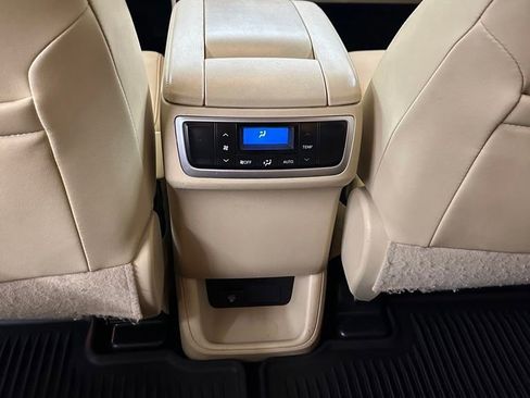 Used 2015 Toyota Highlander XLE AWD/4WD image 22