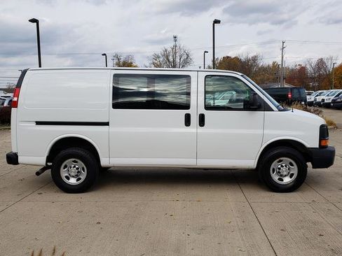 Used 2015 Chevrolet Express 2500 image 7